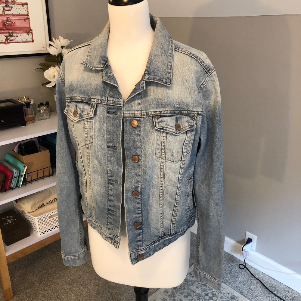 Old Navy Light-Wash Denim Jacket - Picture 2 of 5